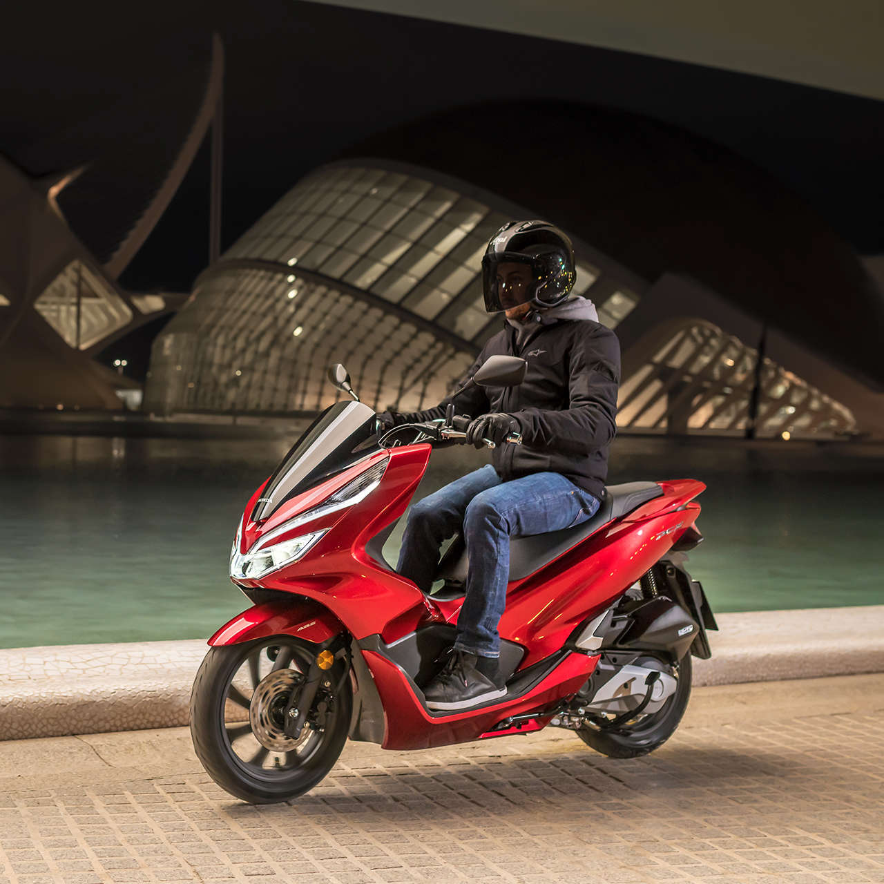 Honda PCX a scooter mais vendida do país parcelas a partir de R