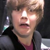 Justin-looks-a-tad-confused-P-3-justin-bieber-9302351-406-410