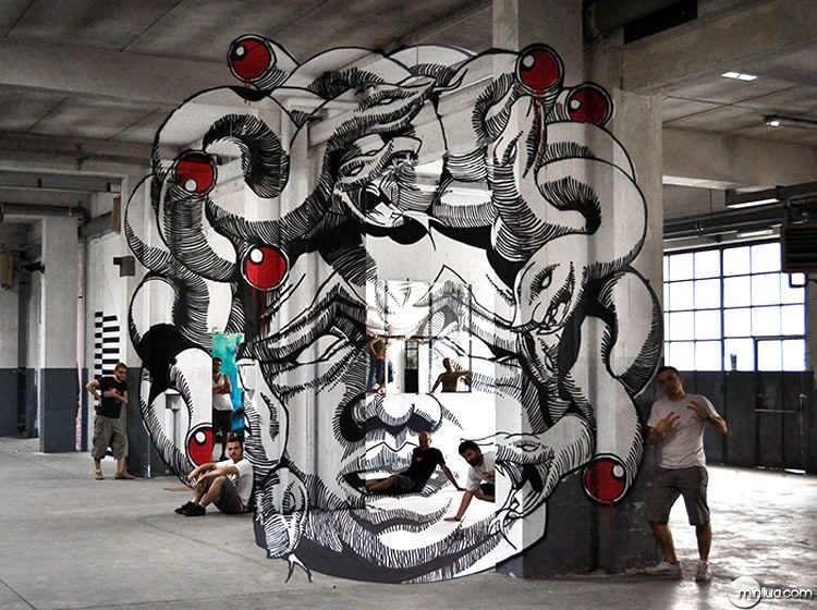 Medusa-Anamorphic-Street-Art-Design-5