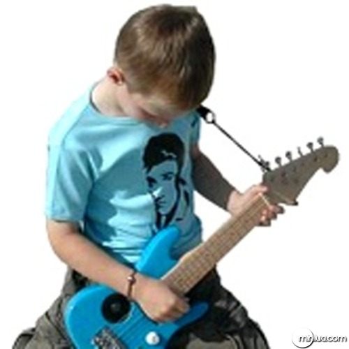 crianca-tocando-guitarra