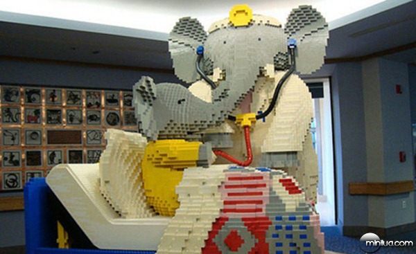 22-Esculturas-Incriveis-de-Lego1