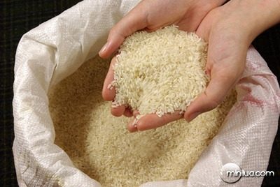 hands-rice-033