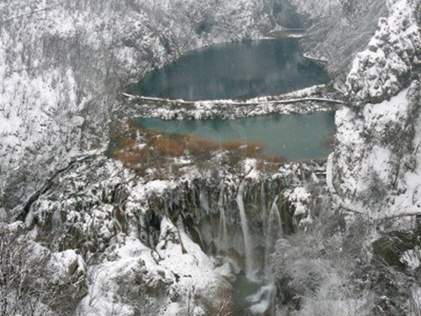 6343832-plitvice-plitvicka-lakes-in-winter-croatia
