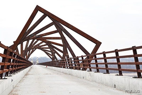 EA20110425-High-Trestle-Trail-Bridge