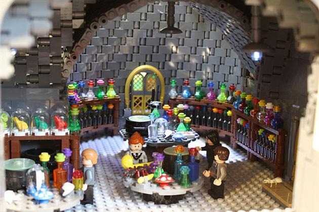 LEGO-Harry-Potter-Hogwarts-School-of-Witchcraft-and-Wizardry-4