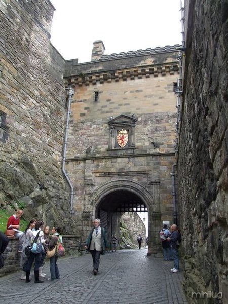 450px-Edinburgh_Castle_Portcullis_Gate