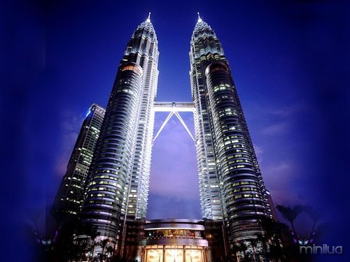 Petronas-Towers-01