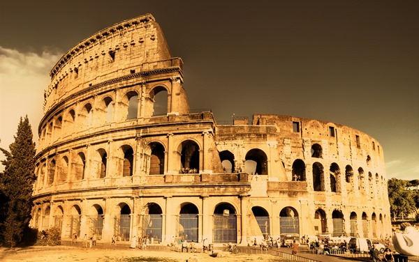 Architectural-landscape-of-the-Roman-Colosseum_1680x1050