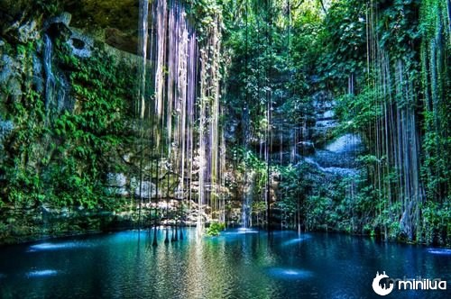 Cenote-Ik-Kil-Mexico-Late-afternoon-view