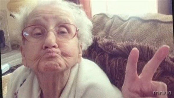 old-people-taking-selfies-6