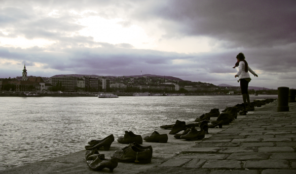 shoes_on_the_danube_promenade_by_ganoninc-d4yha65