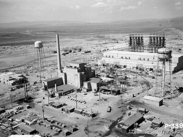 Hanford_B-Reactor_Area_1944