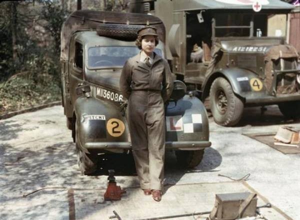 La reina Elizabeth durante su servicio militar durante la II Guerra Mundial.