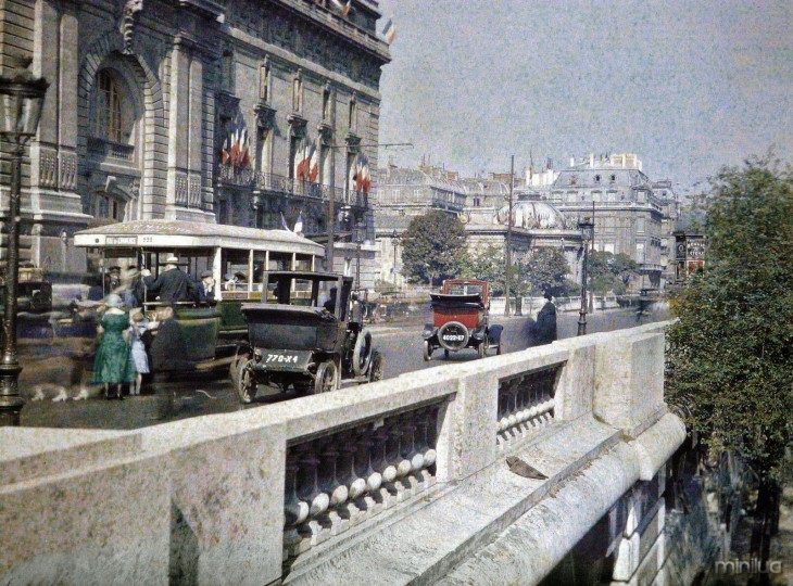 Carros que passavam pelas ruas de Paris no início do século XX 