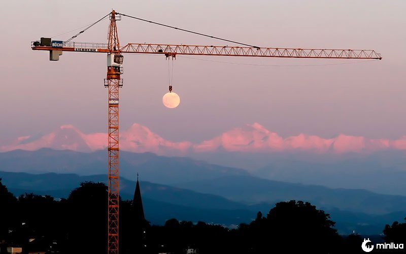 Moon-crane-perfect-timing