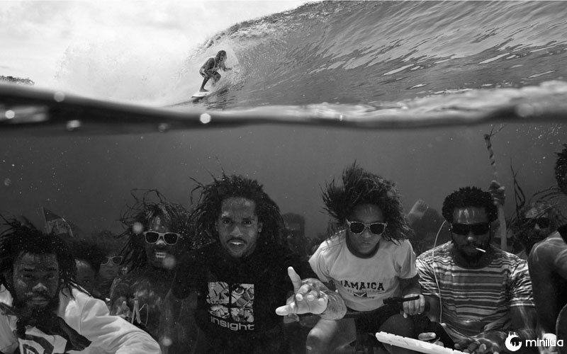 Subaquático-grupo-foto-surf-acima-perfeito-timing