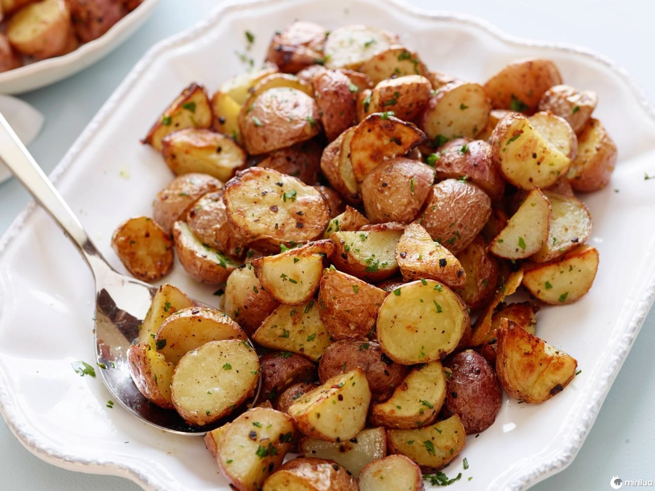 Quando as batatas foram trazidas pela primeira vez para a França em 1600, elas foram banidas porque eram consideradas venenosas.