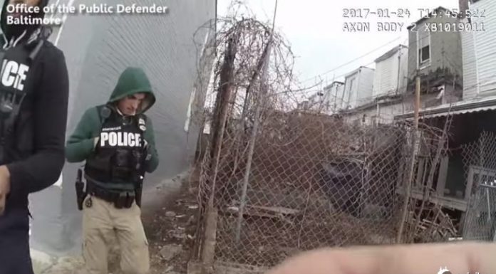 Policiais de Baltimore tentam implantar droga em suposta cena de crime mas estavam sendo gravados