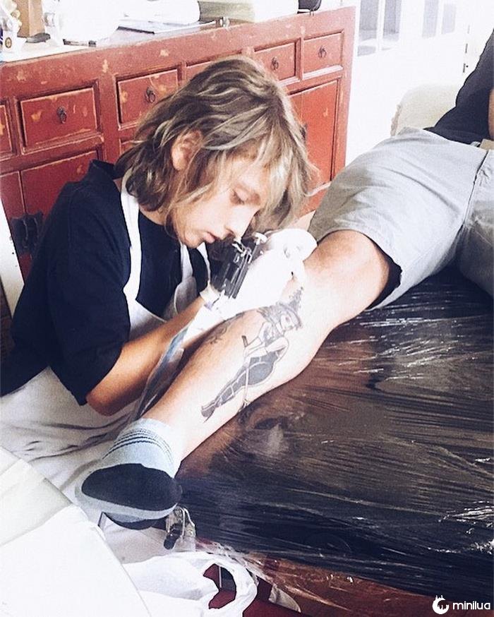 12 anos de idade, tatuador-artista-ezrah-the-shark-dormon-13