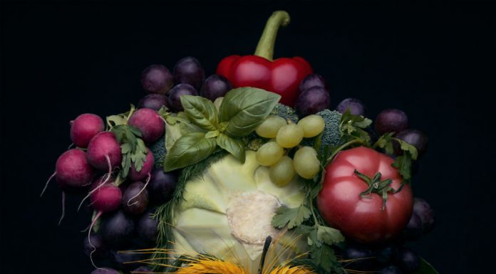 Essa mulher usou frutas e vegetais para criar retratos realistas incríveis