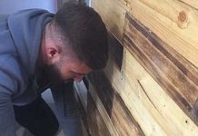 Ele tinha pouco dinheiro e queria renovar o chão do quarto. Com 70 mil moedas, alcançou uma obra prima!