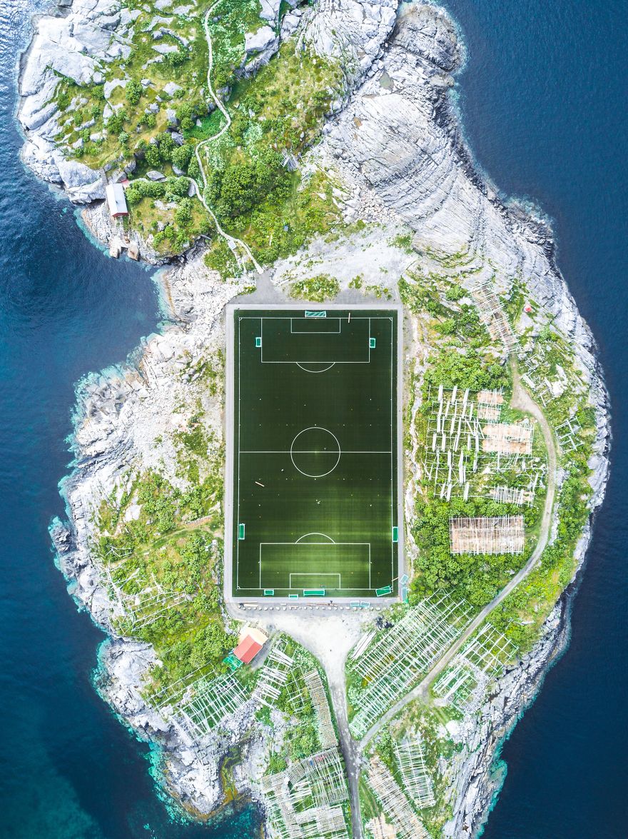 Vencedor do terceiro lugar, Cidades: Henningsvær Football Field, Henningsvær, Nordland, Noruega