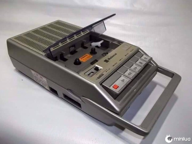 Este gravador de fita cassete "portátil" era chique demais.