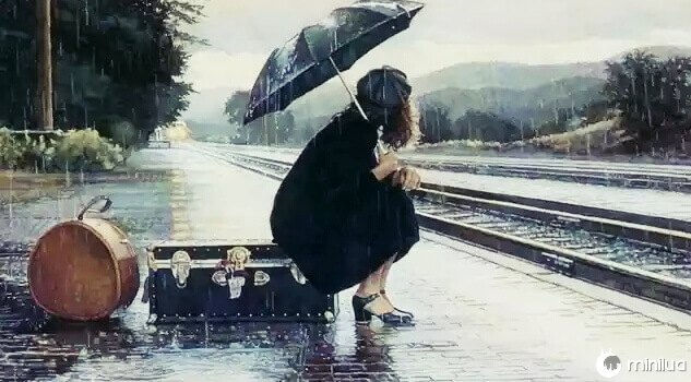 Mulher em estação de trem na chuva
