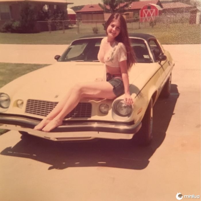 Minha mÃ£e aos 16 anos de idade com seu Camaro em 1975