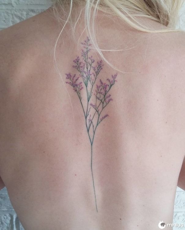 Design de tatuagem de espinha