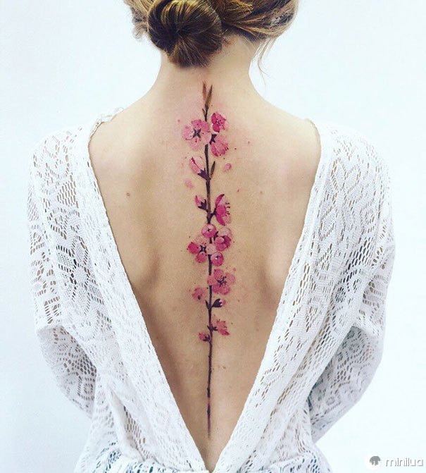 Design de tatuagem de espinha