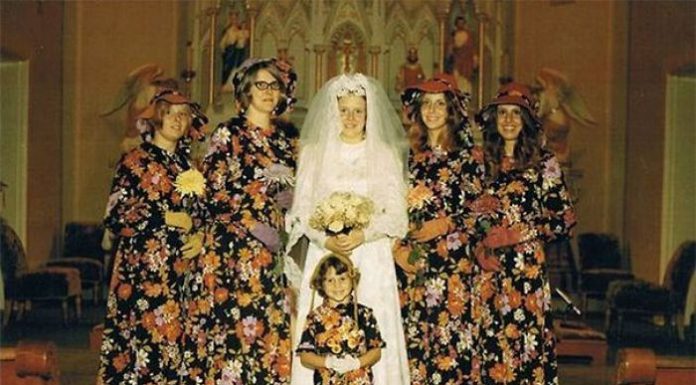 15 vestidos de dama de honra Vintage hilários que não resistiram ao teste do tempo