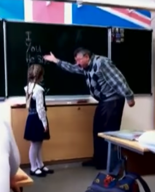 Garota se vinga de seu professor 