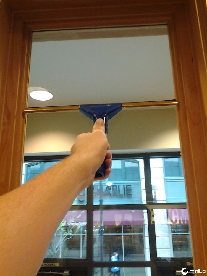 I Work As A Window Cleaner, And This Is The First Time This Has Happened