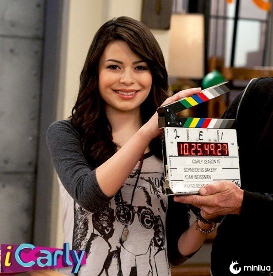 8. Carly foi a protagonista da série.