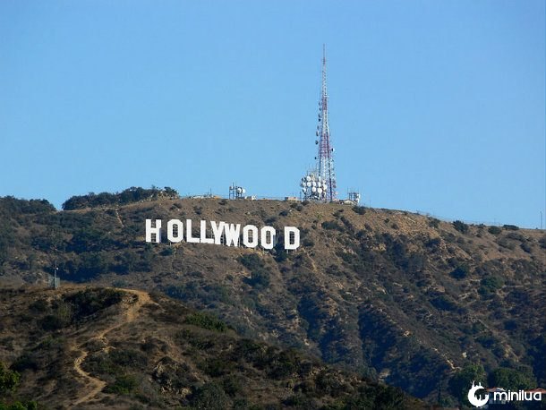 21-Hollywood_sign_2008