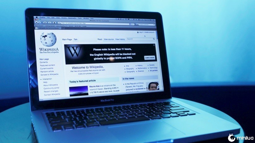 A Rede reconhece como herói o homem que editou três milhões de artigos gratuitos da Wikipedia