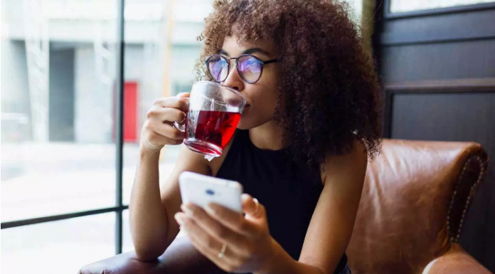 7 benefícios surpreendentes para a saúde do chá de Rosa Mosqueta