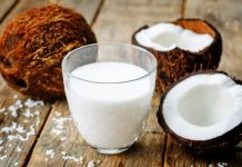 Você sabia que o leite de coco traz benefícios para saúde?