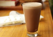 Você já pensou se o leite com chocolate faz bem para saúde?