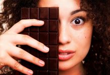 O chocolate causa acne? O que a ciência diz