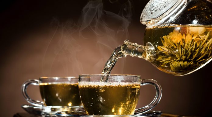 9 efeitos colaterais de beber muito chá