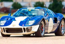 Ford GT40 ridiculariza o Dodge Charger Hellcat em uma corrida de velocidade
