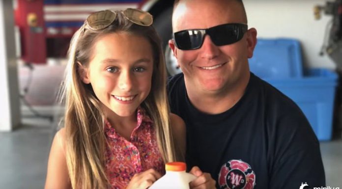 Menina é adotada de surpresa durante sessão de fotos de família