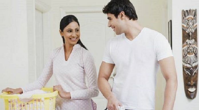 Casais que compartilham tarefas podem ter sexo melhor e com mais frequência