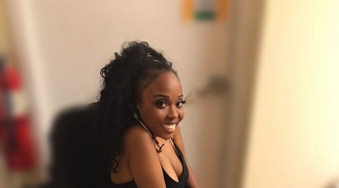 Mulher com deficiência se torna viral ao compartilhar foto sexy na internet