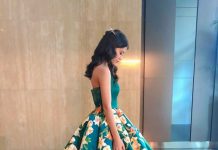 A menina projeta, pinta, costura e acrescenta pedras ao vestido de formatura sozinha