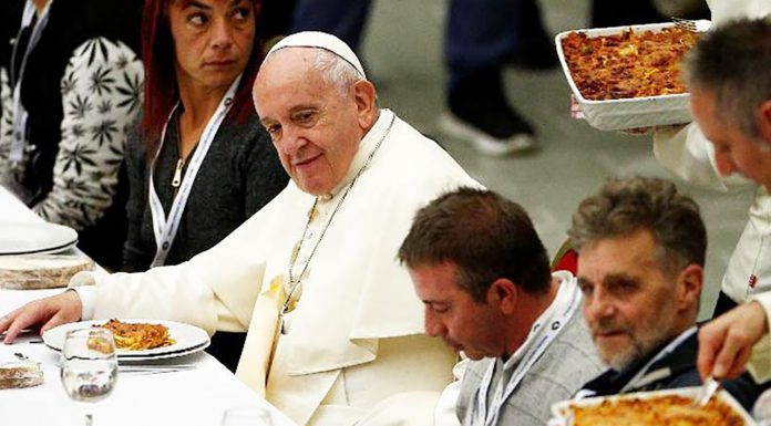 Papa transforma palácio do Vaticano em 'hotel' para desabrigados