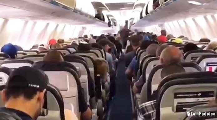 Passageiros de avião vêm resgatar pai que não queria perder a dança das filhas