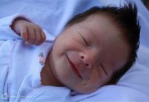 O sorriso adorável dessa garotinha escondia o sinal de que algo não estava certo